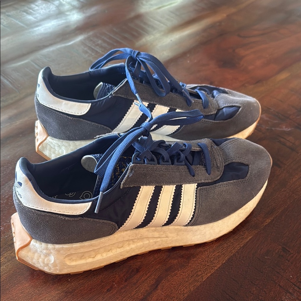 Adidas men’s tennis shoes